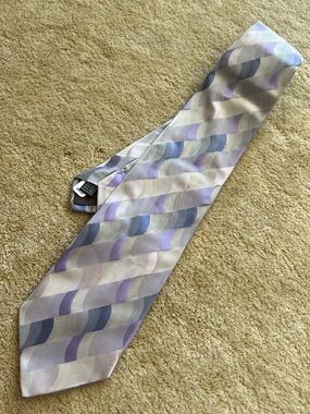 Fratelli Moda Silk Wave Pattern Tie in Lavender & Gray 💯 silk